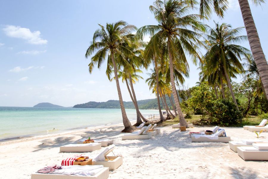 enjoy beach at phu quoc honeymoon package