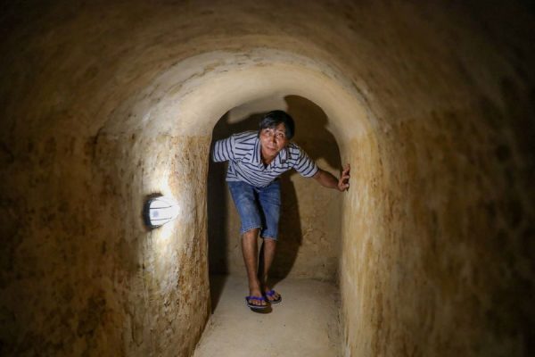 explore cu chi tunnels in saigon