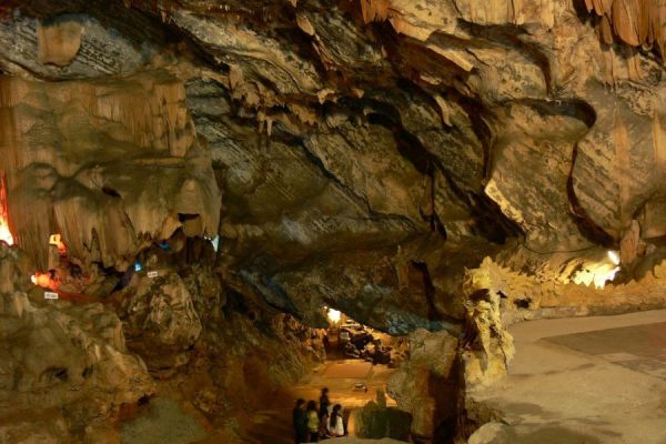 huong tich cave