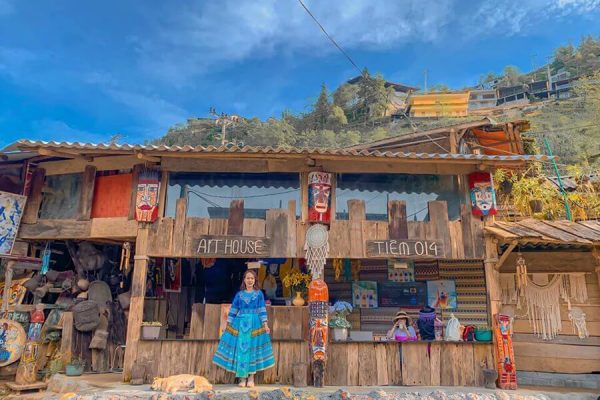 Local People In Their Traditional House In Sapa