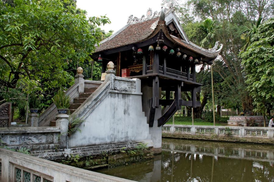 one pillar pagoda in hanoi vietnam