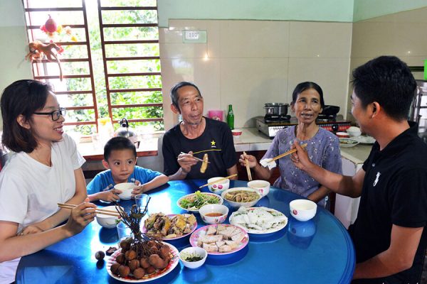 The Family Enjoys Lunch In Vietnam