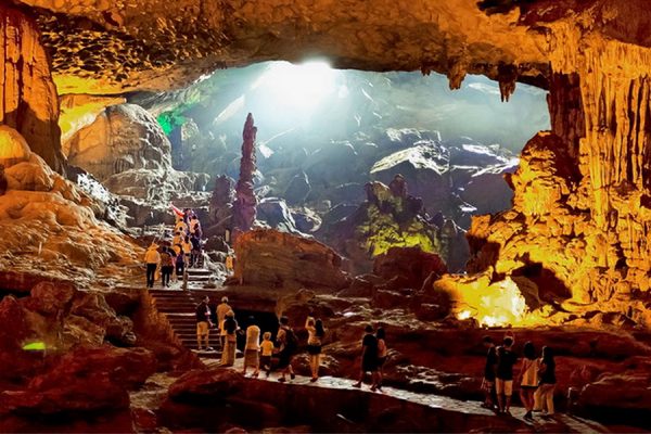 Thien Cung Cave Halong Bay