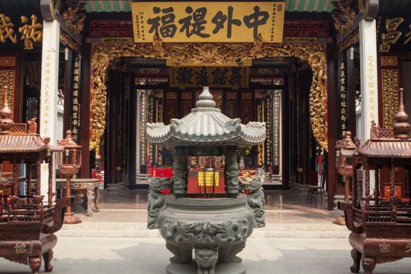 vietnam travel packages to thien hau pagoda