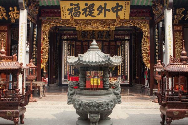 vietnam travel packages to thien hau pagoda