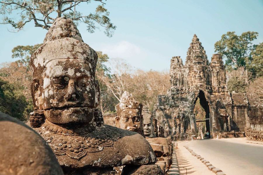 vietnam trip packages to angkor thom cambodia