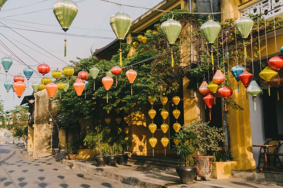 vietnam vacation to hoi an ancient town