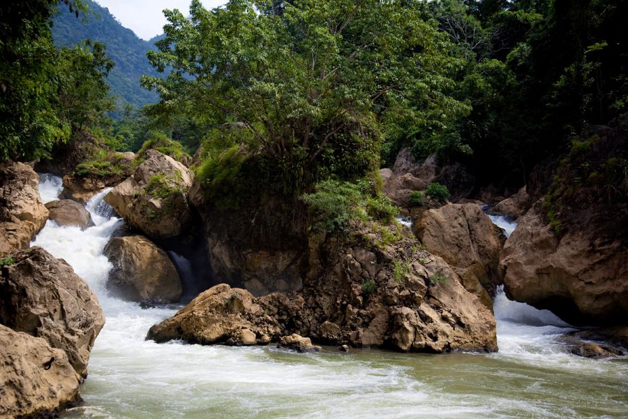 ba be tours from hanoi to Dau Dang Waterfall