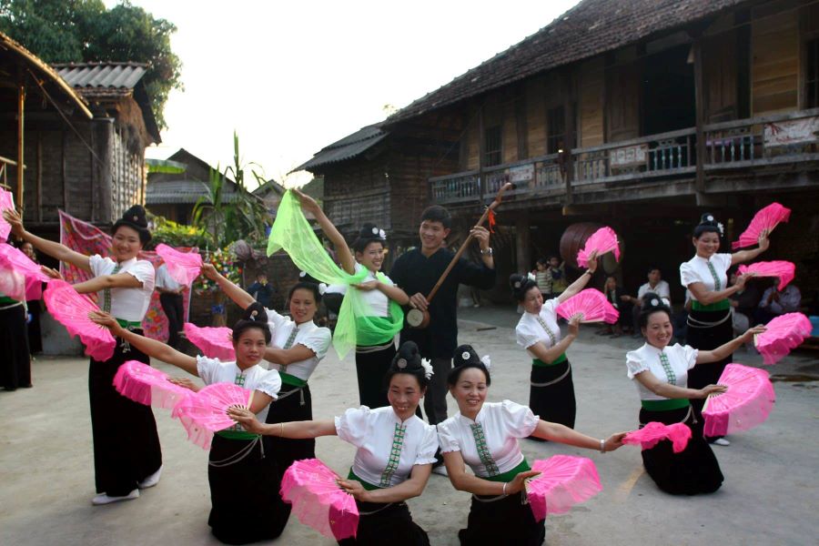 culture in mai chau tours