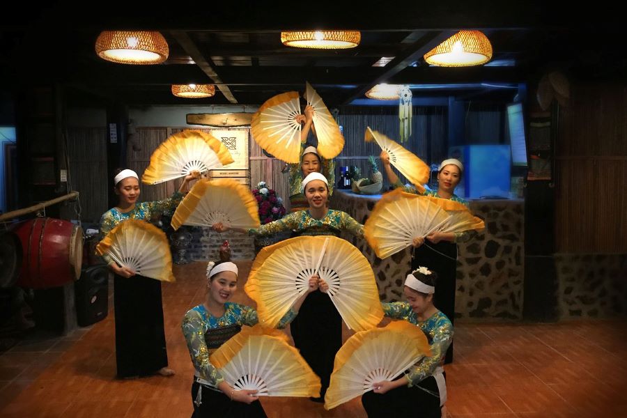 evening at mai chau day tour