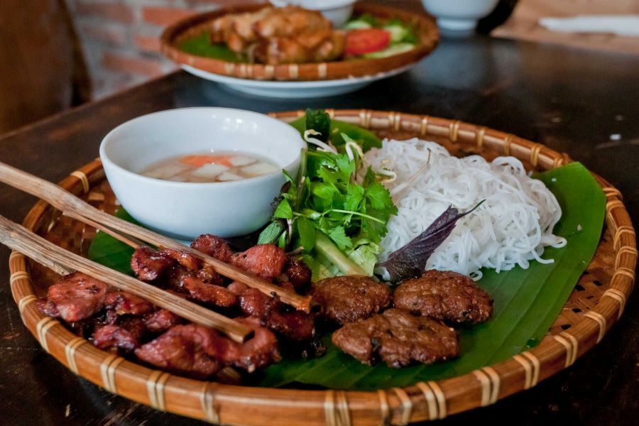 foods at vietnam family holiday packages