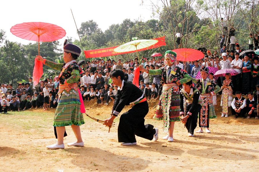 gau tao festival in sapa tours