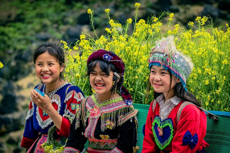 ha giang tour to meet local people