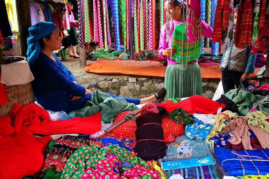 ha giang travel to local market