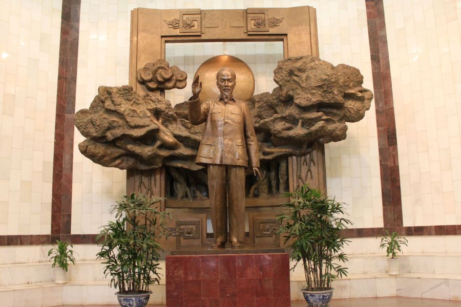 hanoi tour packages to ho chi minh museum