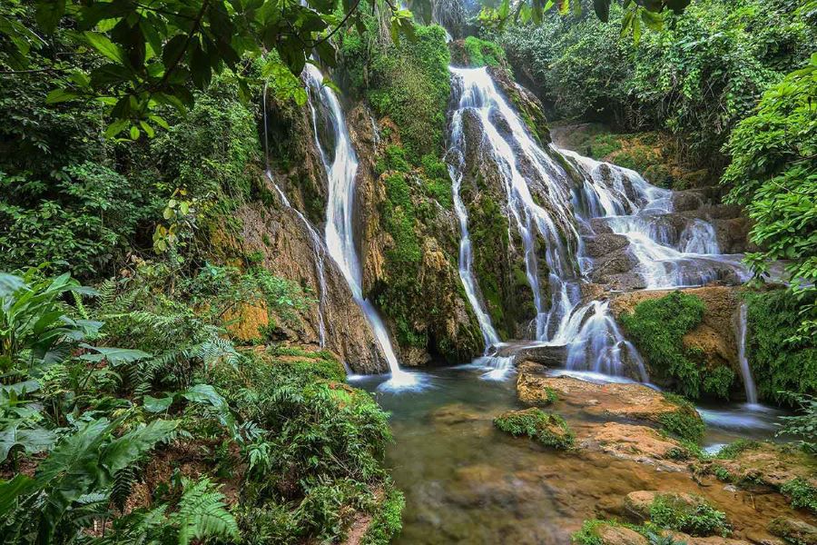 mai chau tour to go lao waterfall