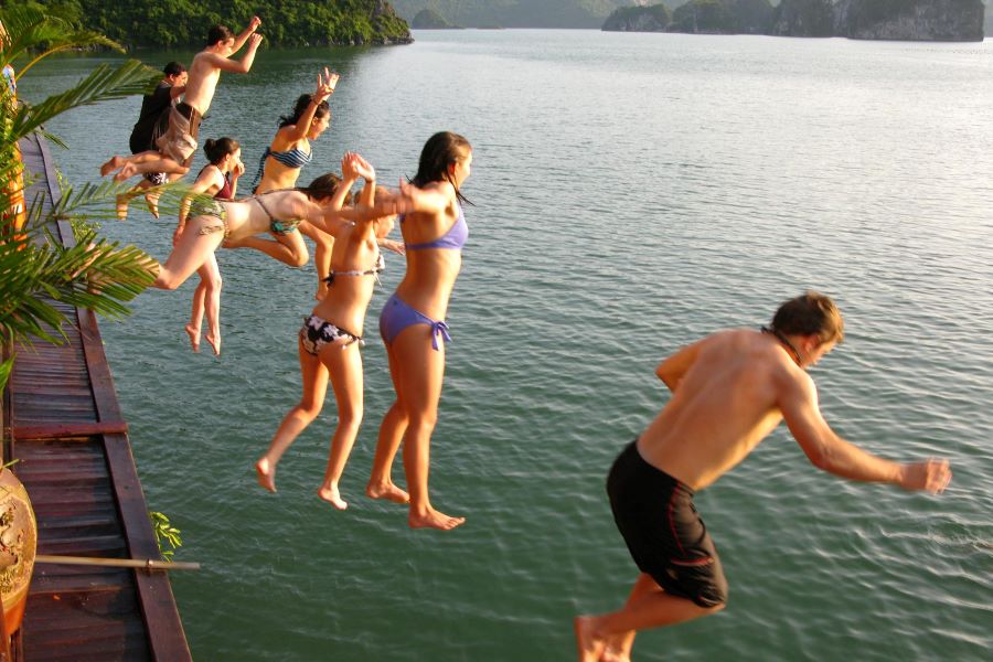 swimming in halong bay day tours
