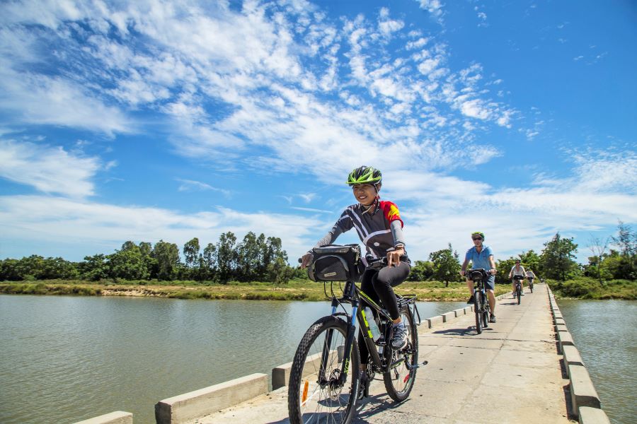 vietnam cycling tours to hoi an