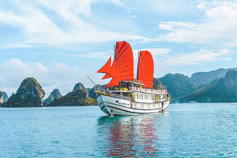 vietnam luxury holidays to halong bay
