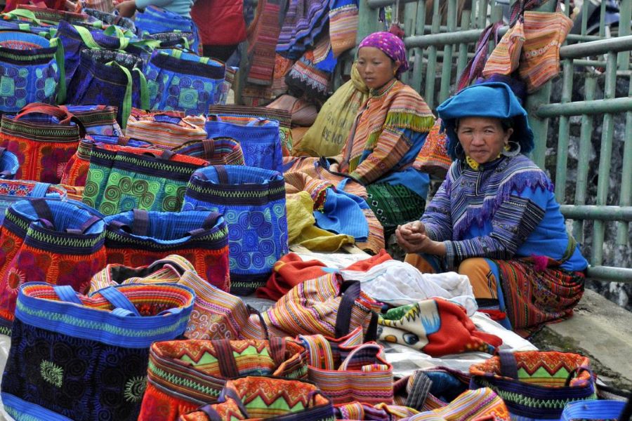 visit local market in sapa day trips