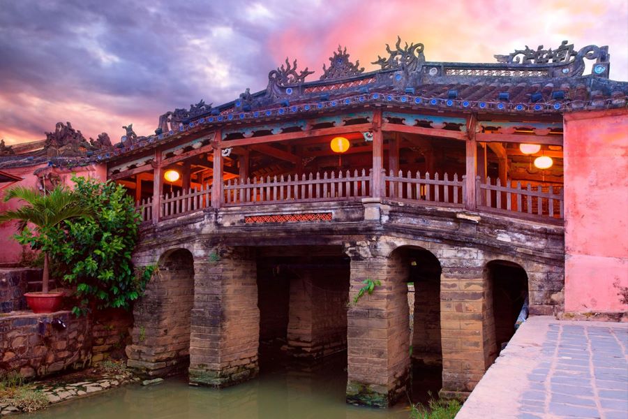 hoi an trips to japanese covered bridge