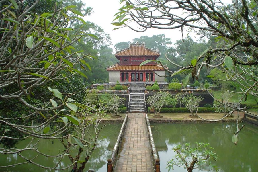 hue tours to visit Tu Duc tomb