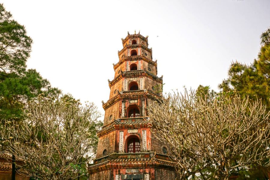 hue day trips to visit thien mu pagoda