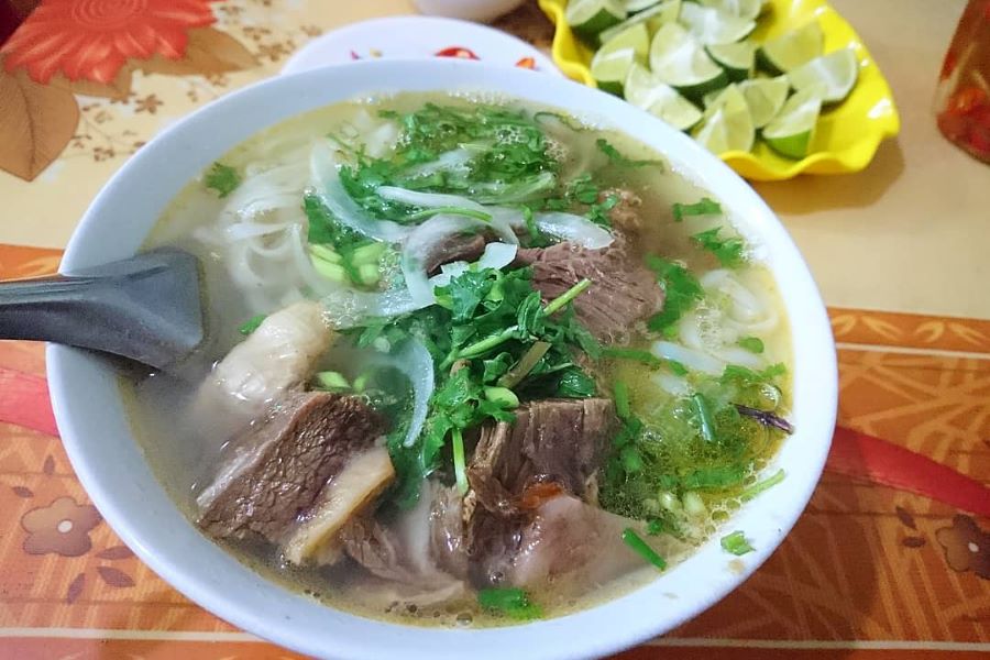 nam dinh tours from hanoi to eat beef noodle soup