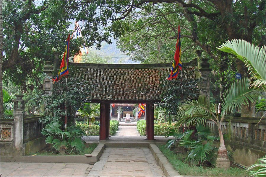 ninh binh tour packages to king le dai hanh temple