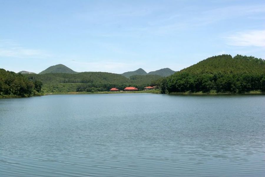 ninh binh tours to dong chuong lake