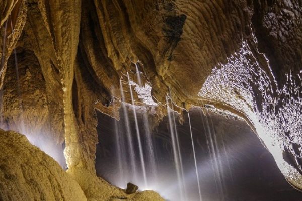 tham phay cave expedition