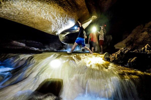 tham phay cave exploration