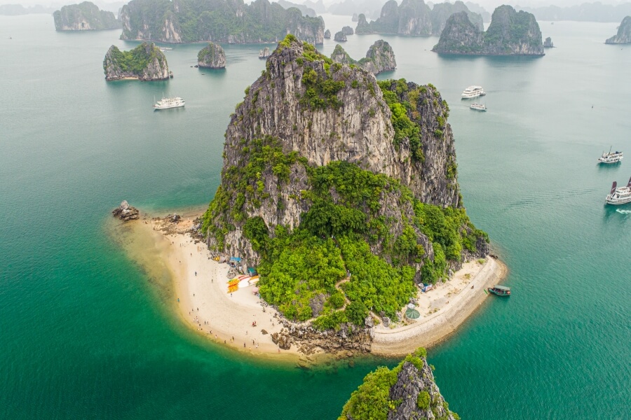 Ba Trai Dao Islet - Halong Bay Cruise Tours