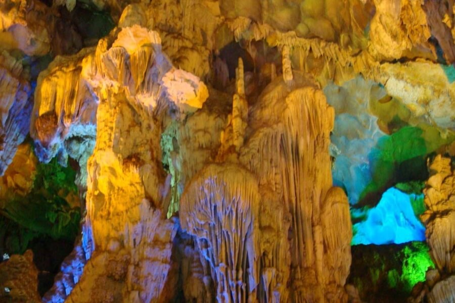 Dau Go Cave - Halong Bay Tours