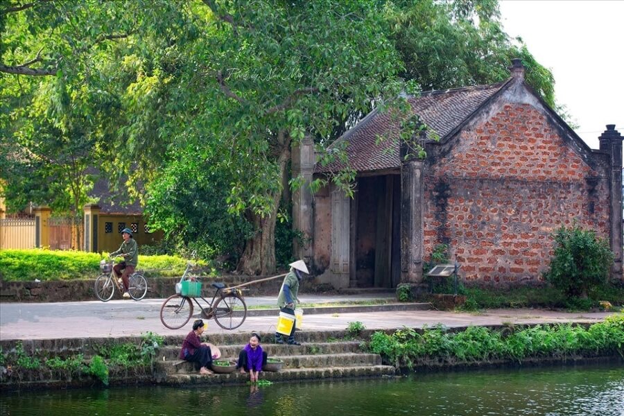 Duong Lam ancient village