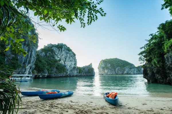 Kayaking Halong Bay