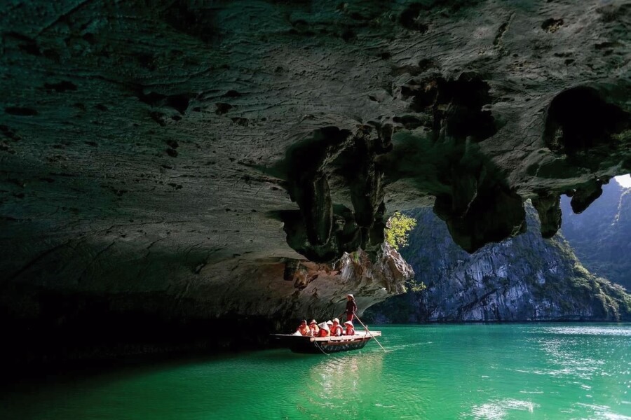 Kayaking activities - Halong Bay Tours