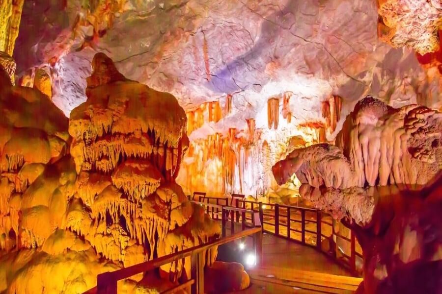 Thien Cung cave - Halong Bay Tours