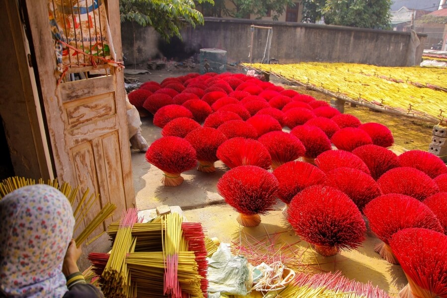 Thon Cao incense village - vietnam adventure tour