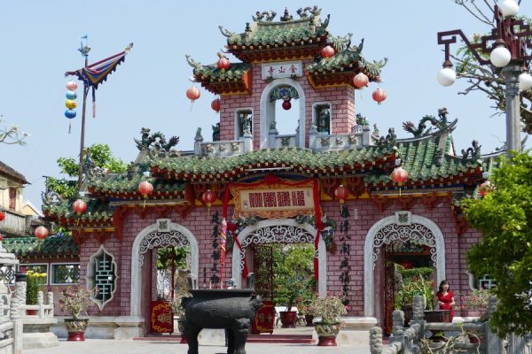 hoi an walking tour to Cantonese congregation