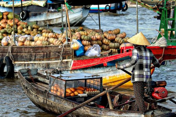 Floating Market in Mekong Delta - Vietnam vacation