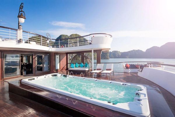 Sundeck Jacuzzi - Ambassador Cruise