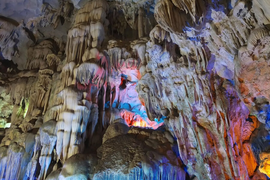 Thien Cung Cave in Halong Bay, Vietnam