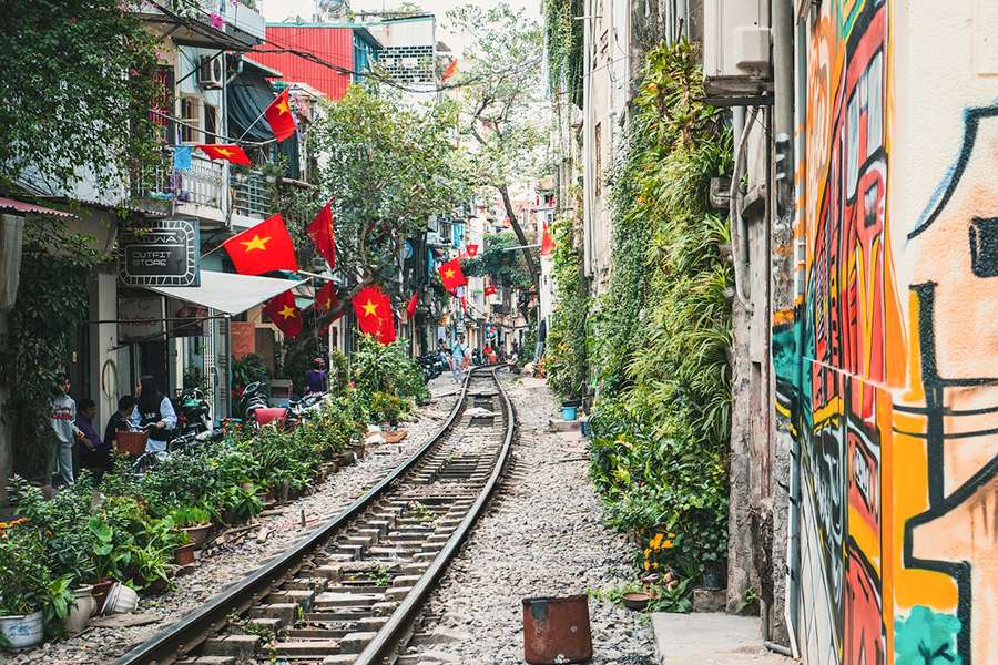 Hanoi train street - Vietnam vacation packages