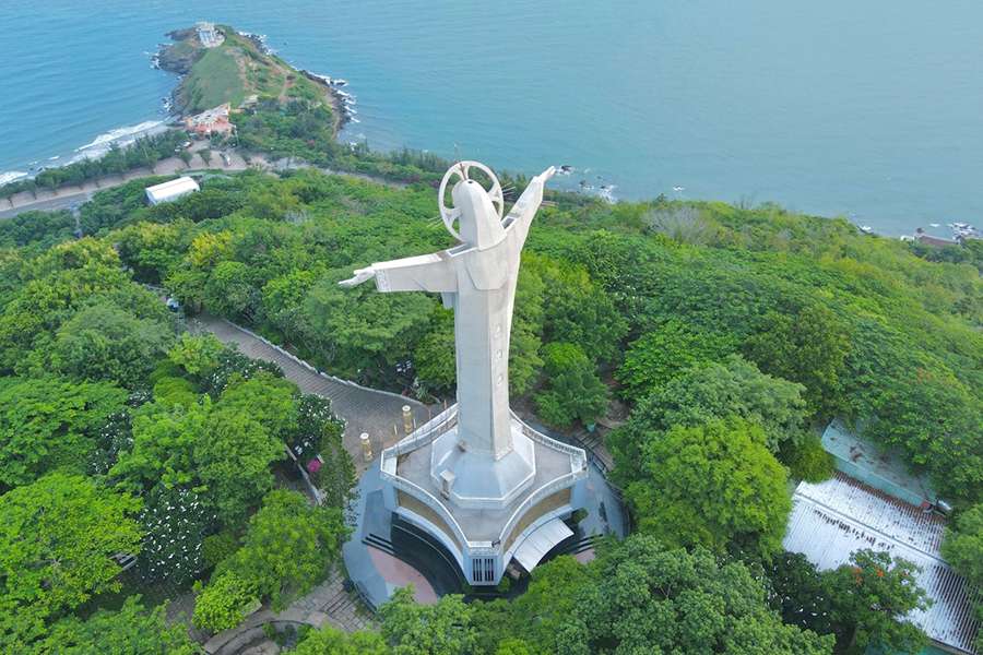 Jesus Statue Vung Tau - Vietnam shore excursions