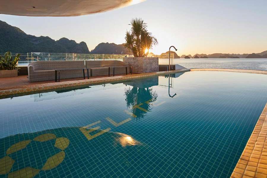 Swimming pool on Elite of the Seas Cruise