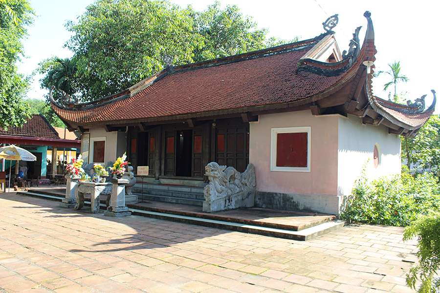 Temple of Vua Ba - Halong Bay shore excursions