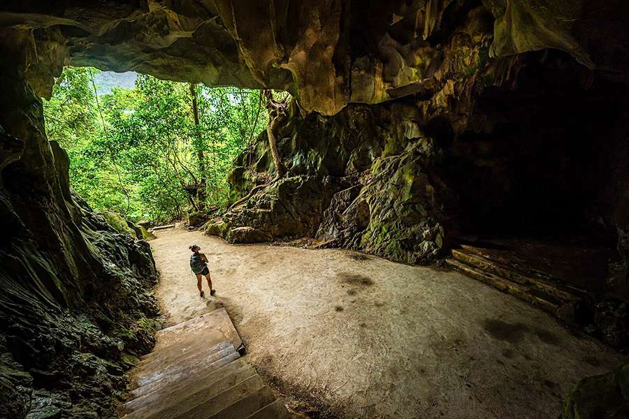 Trung Trang Cave - Halong Bay Cruise Tours