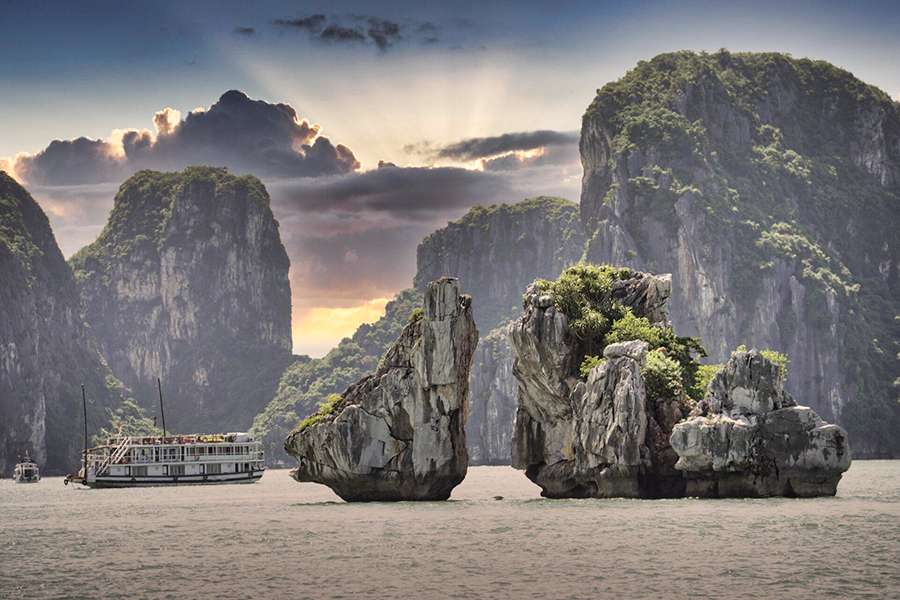 Fighting Cock Islet, Halong Bay - Indochina tour