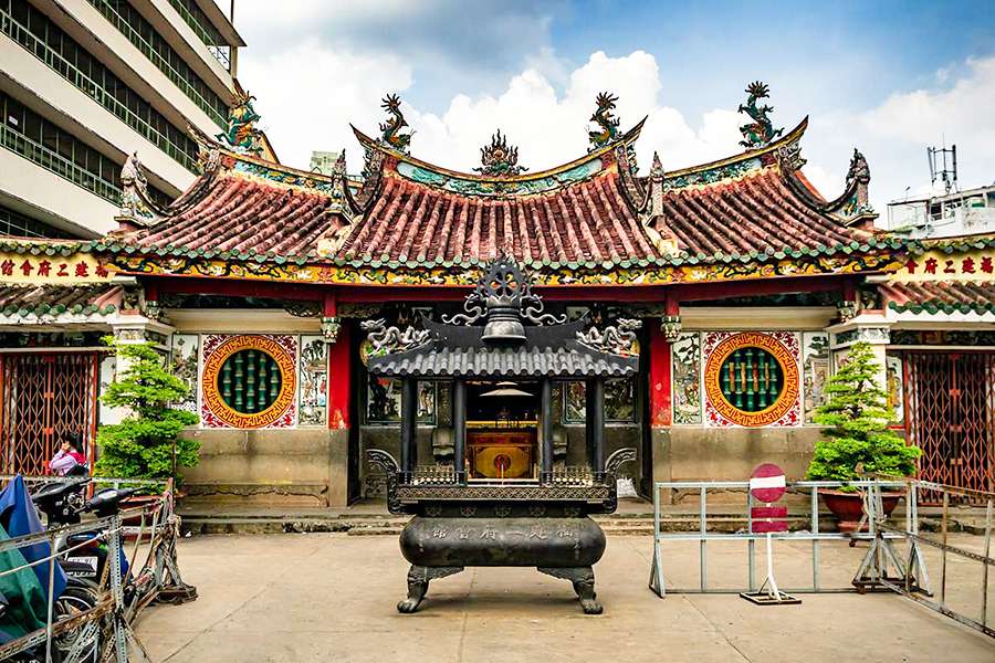 Ong Bon pagoda &Nhi Phu Temple - Indochina tour